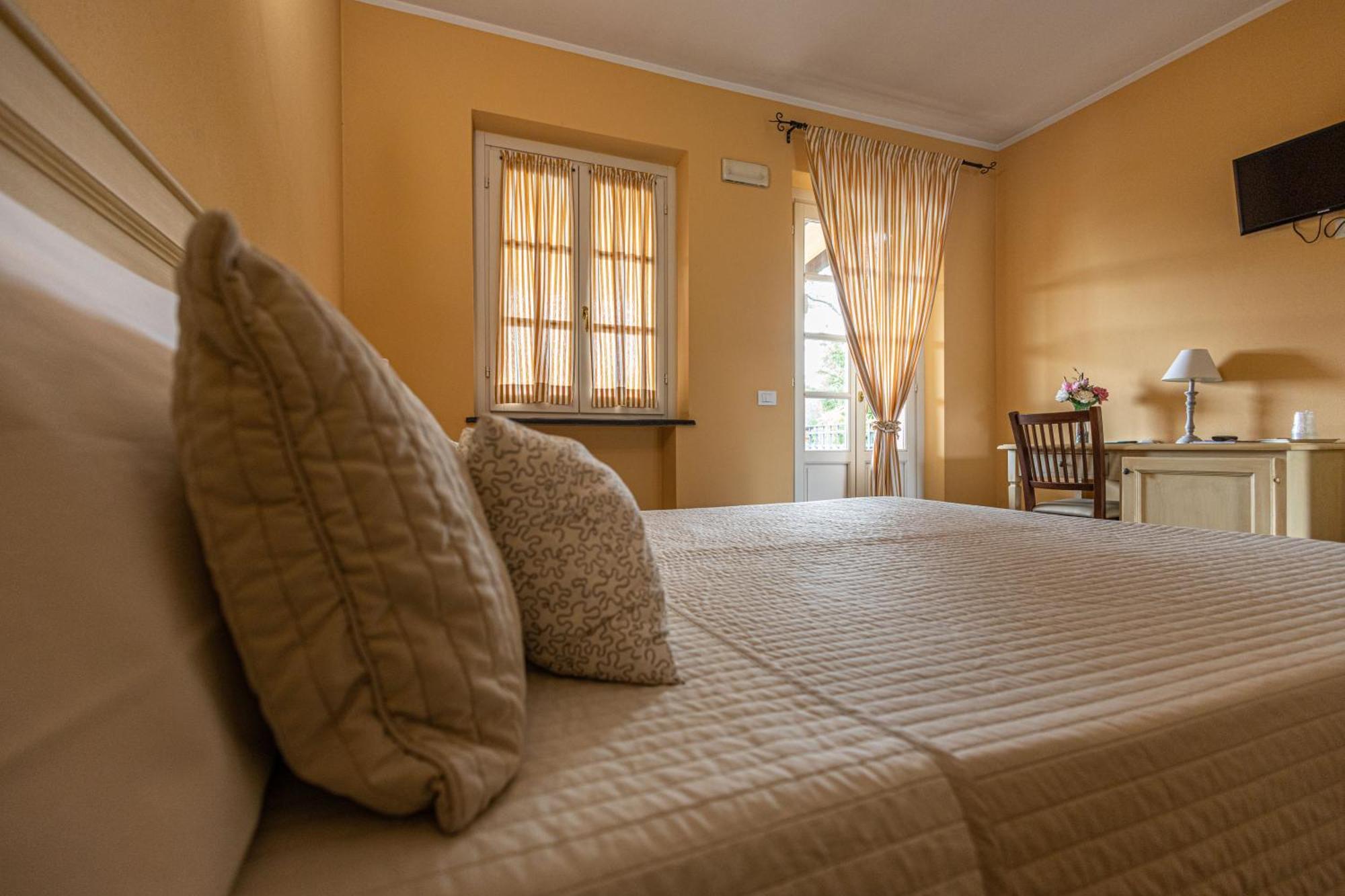 Albergo La Luna Сарцана Экстерьер фото
