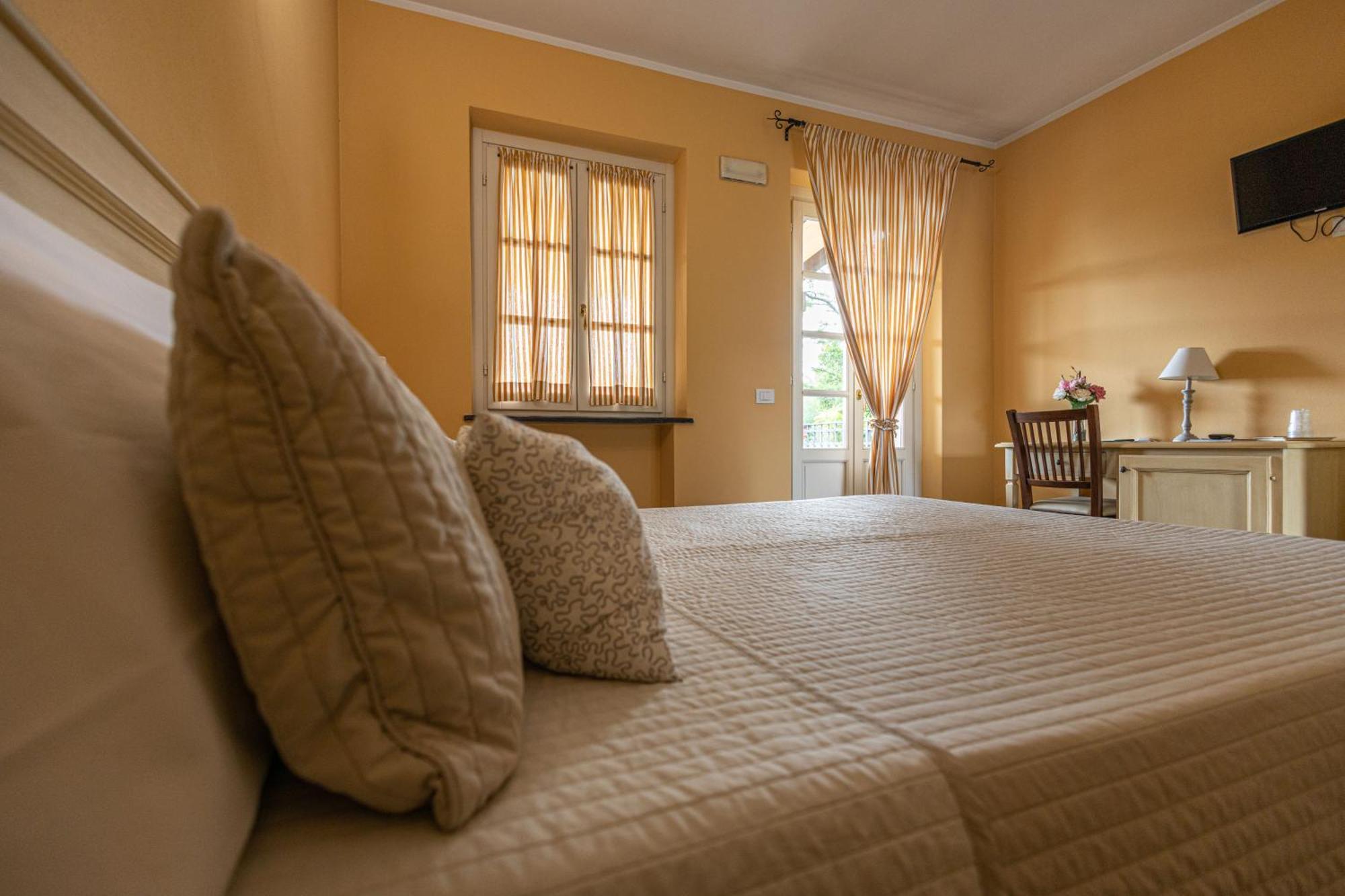 Albergo La Luna Сарцана Экстерьер фото